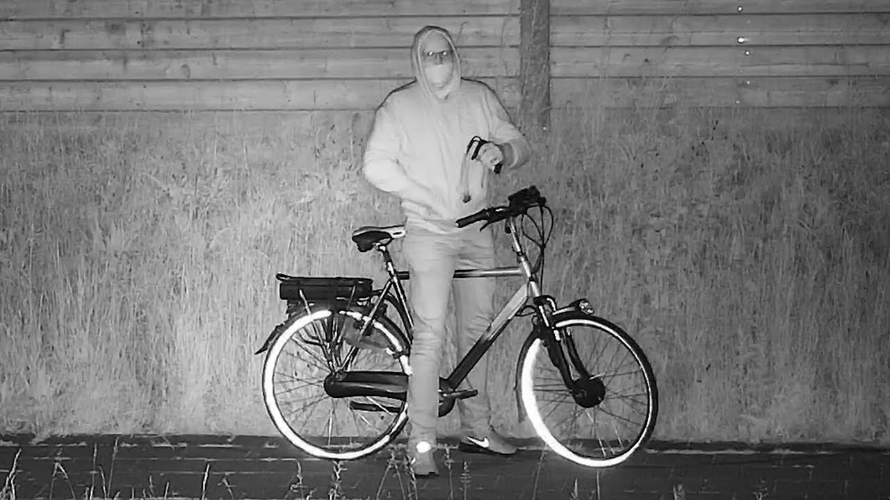 Wezep: Mannen beschieten bedrijf met katapult en loden kogeltjes