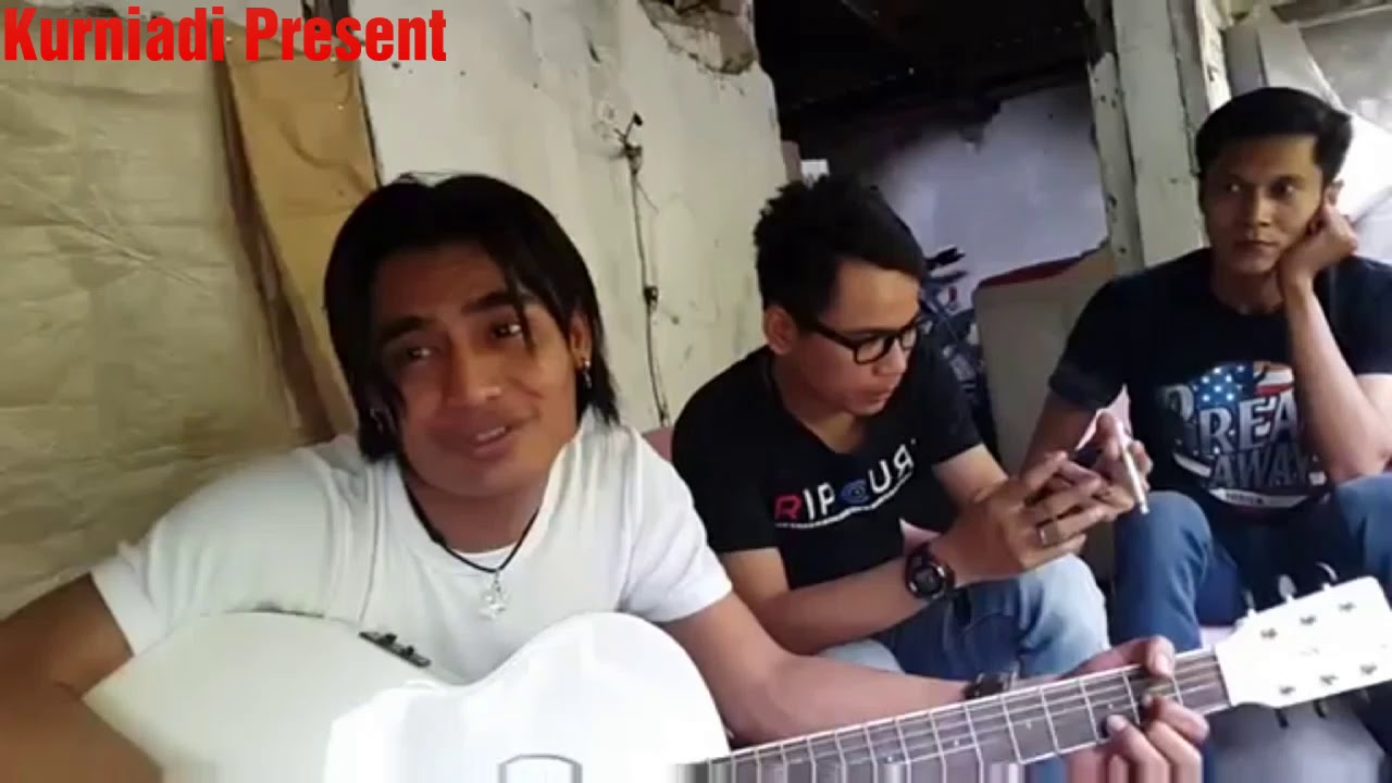 Skill gitaran Charly vht Nyanyi Bareng Aris indonesian idol istana bintang