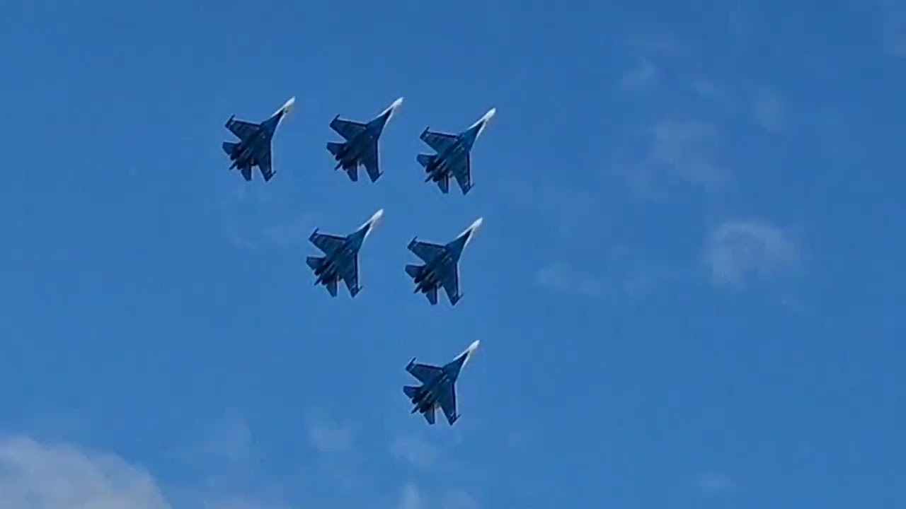 Витязи и Барсы (Пилотажные группы) г. Сургут.