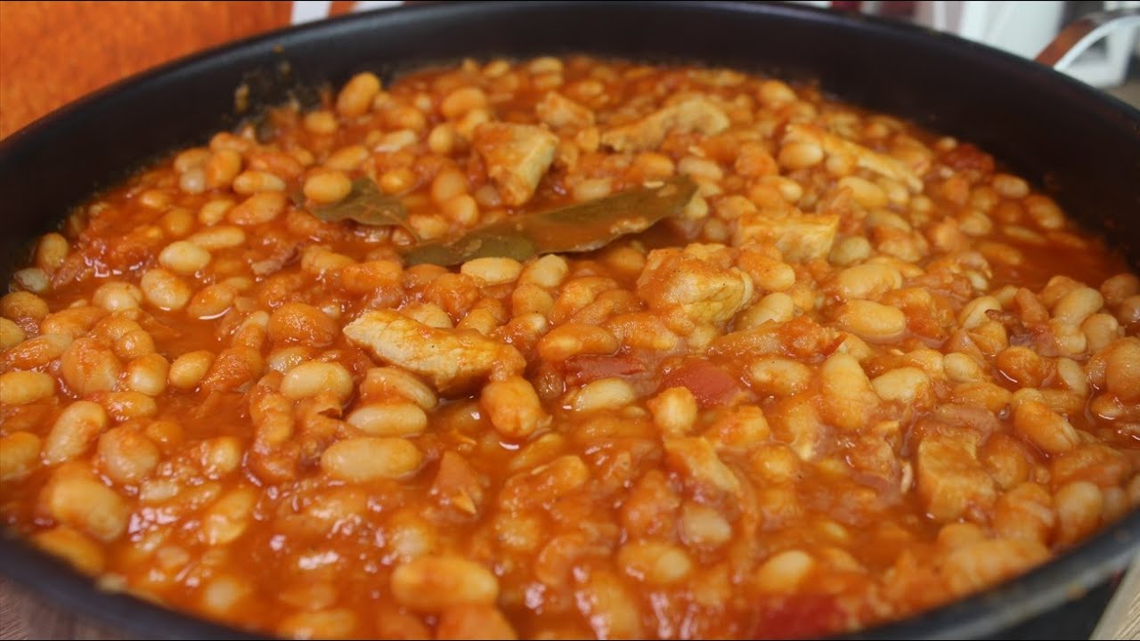 Рецепт фасоли с беконом, тушеная фасоль со свининой, быстрый и вкусный гуляш из фасоли