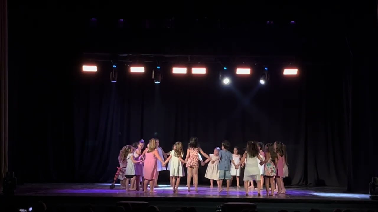 15- “Floricienta” (AZ escuela de danzas - iniciación a la danza) Festival anual 2025