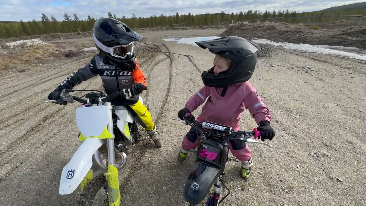 Sommardäck i April?? | Testar crossbanan