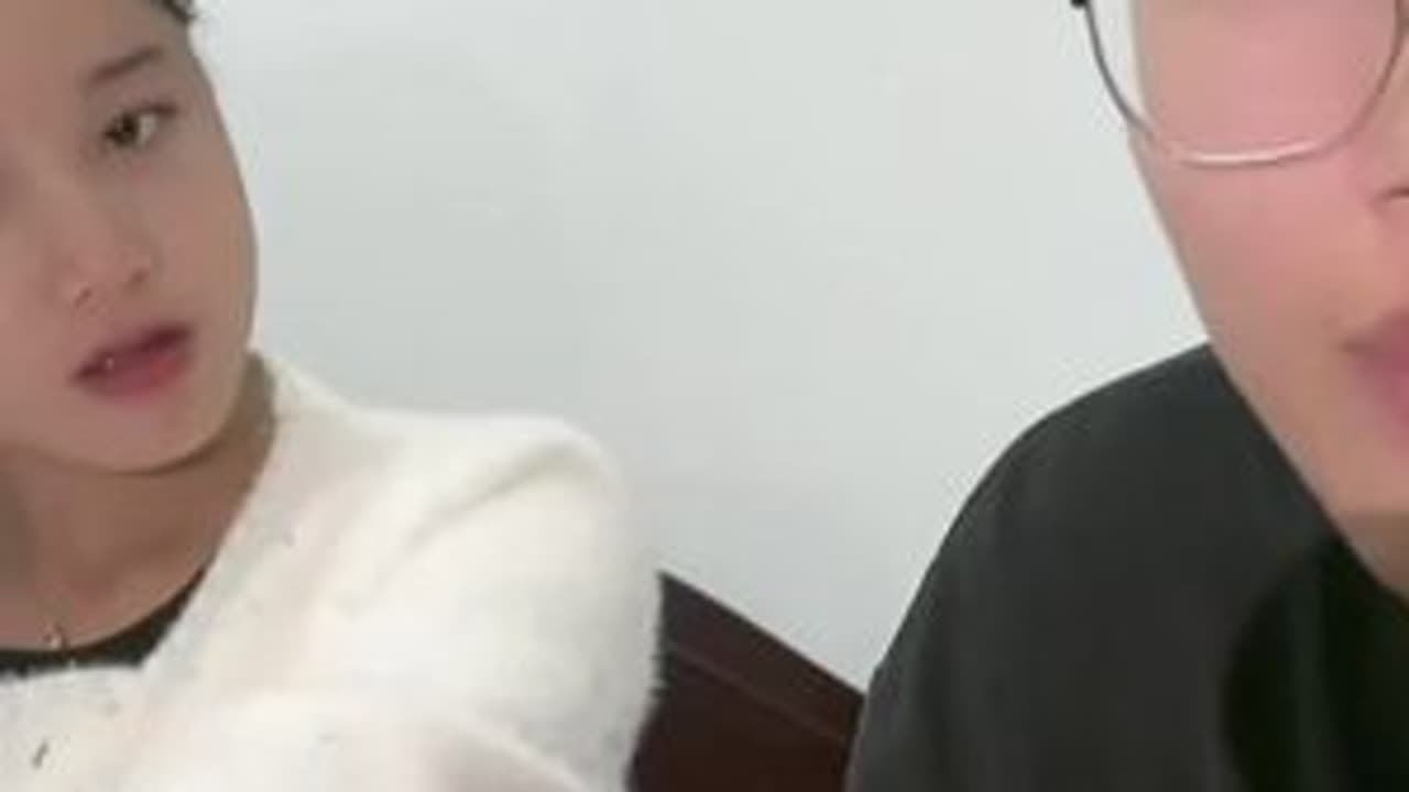 阿娜说没有牛牛，他什么都没有，连住的地方也没有。#牛牛阿娜 #老挝建房 #老挝媳妇