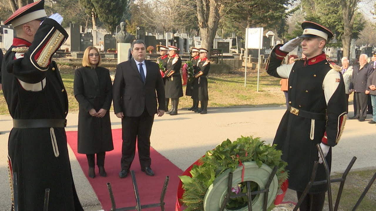 Делегација на Владата на Република Северна Македонија положи цвеќе на гробот на Киро Глигоров