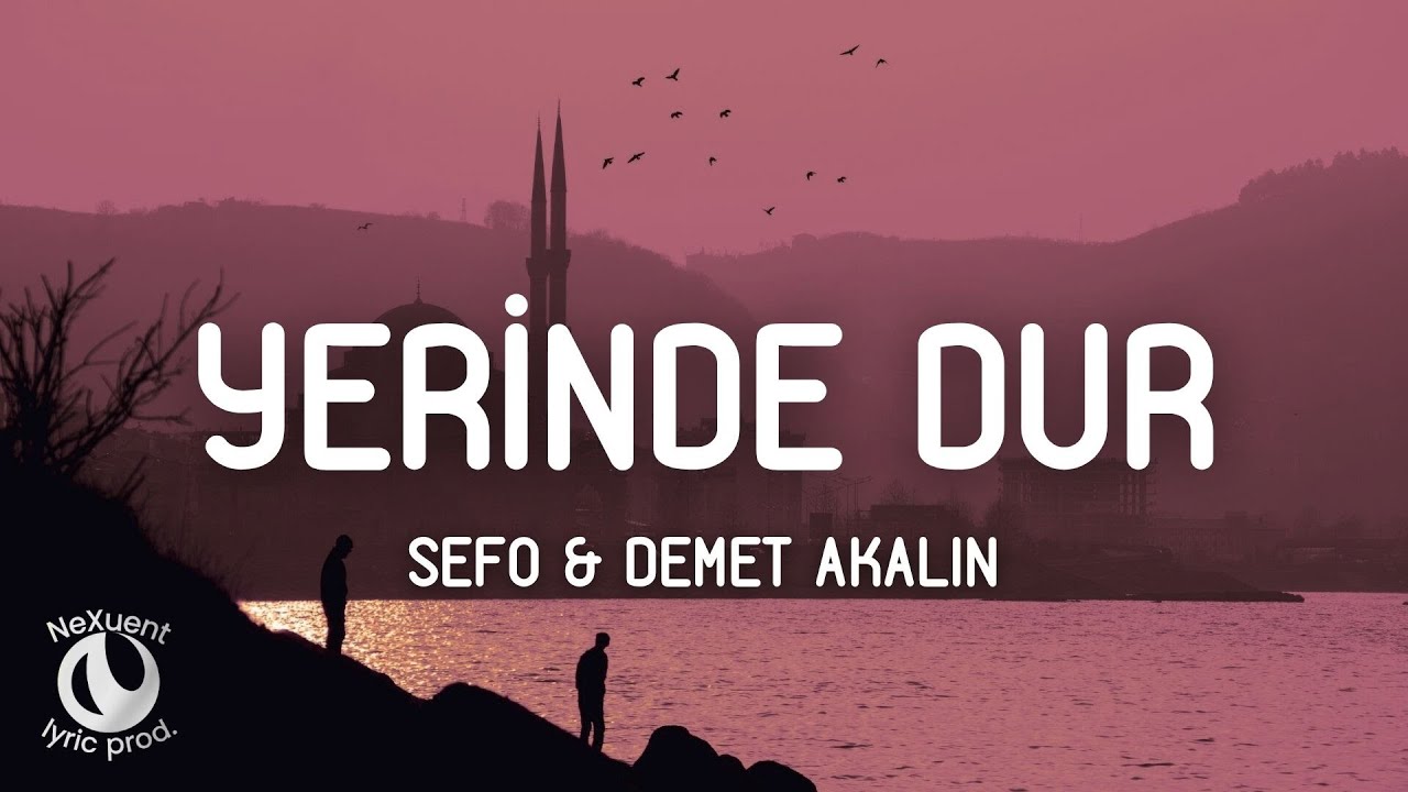 Ye-yerinde, yerinde dur (dur) - Sefo, Demet Akalın (Sözleri/Lyrics)