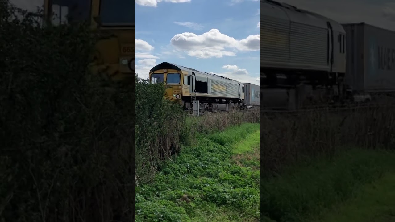 Class 66562 - Passing through Rowston Level Crossing, Lincolnshire 24/08/2023