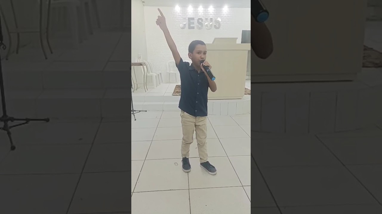 Davizinho louvando santifica