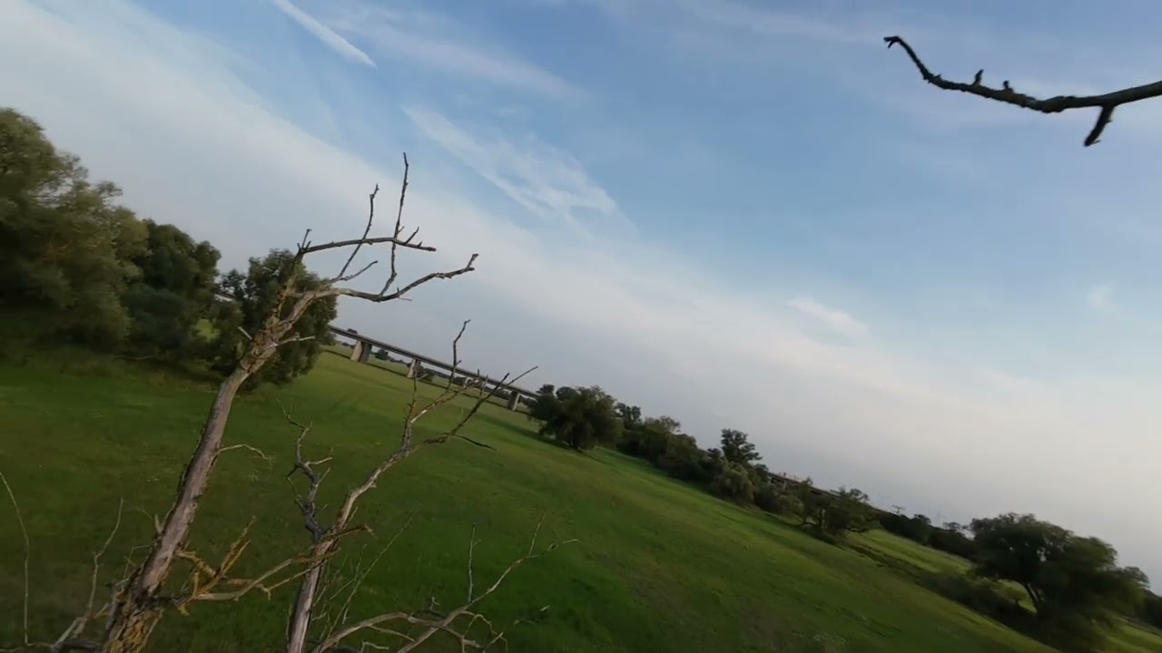 Natur pur: DJI Avata2 Drohnenflug &uuml;ber die Elbwiesen an der Elbe
