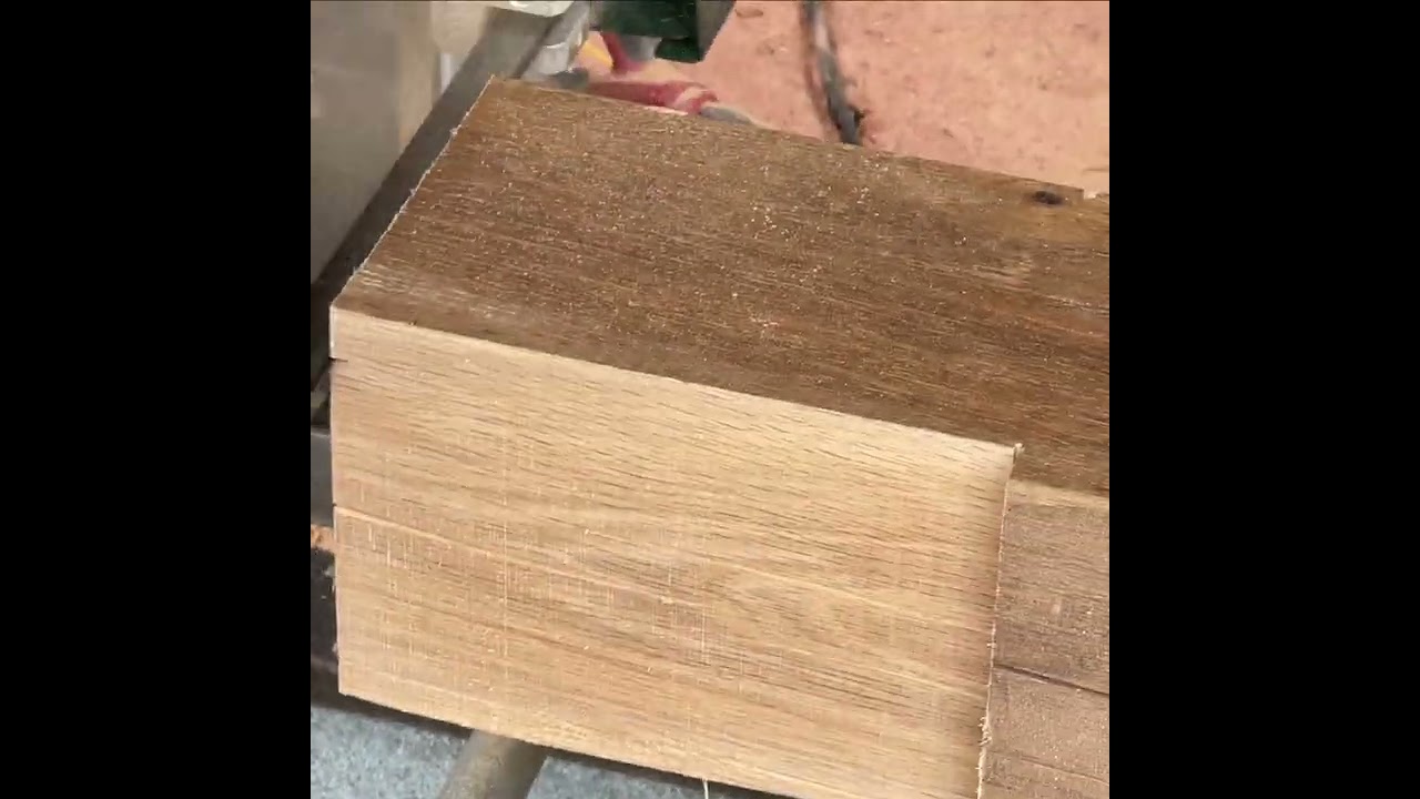 How to Cut a Timber Frame Shoulder on a Sawmill #timberframing #joinery