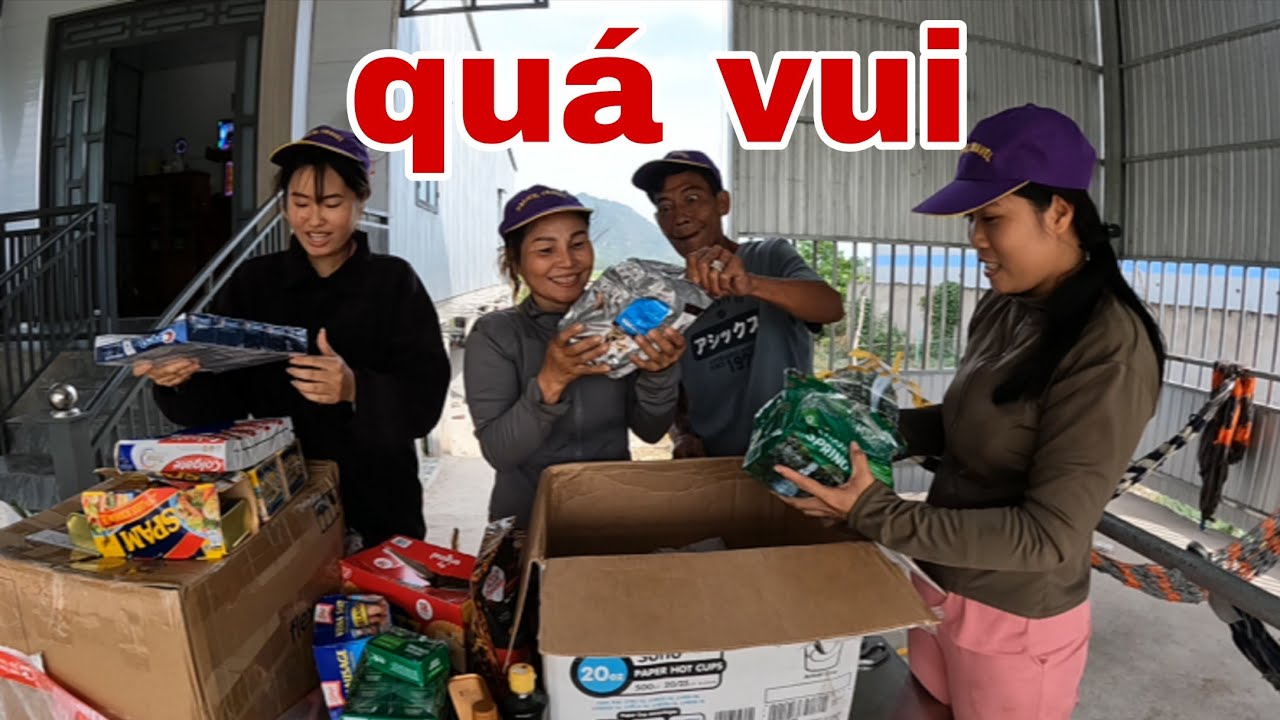 Tư Cà Khịa Xúc Động Vì Nhận Được Thùng Quà  Từ Mỹ Gửi Về Của Chị Ba