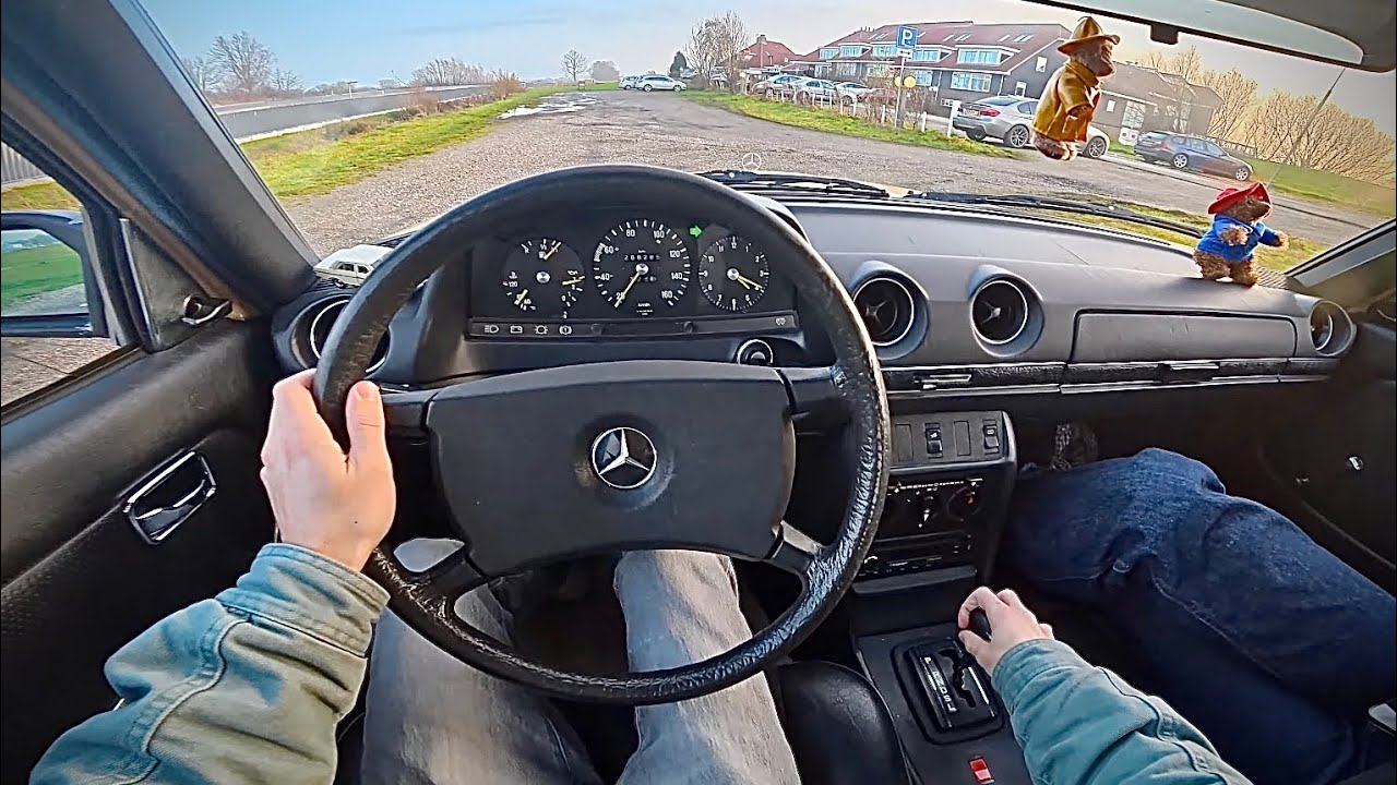Mercedes-Benz W123 240D - POV DRIVE (At Night)