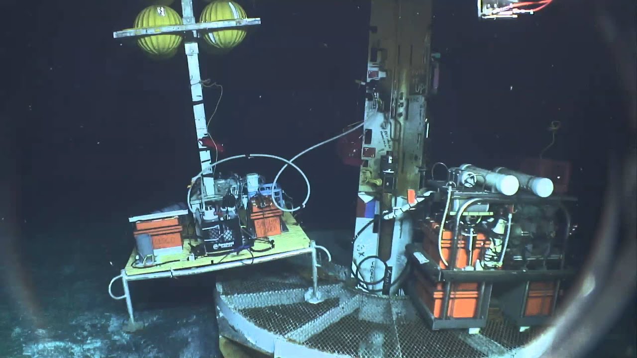 Oceanic basement fluid sampling