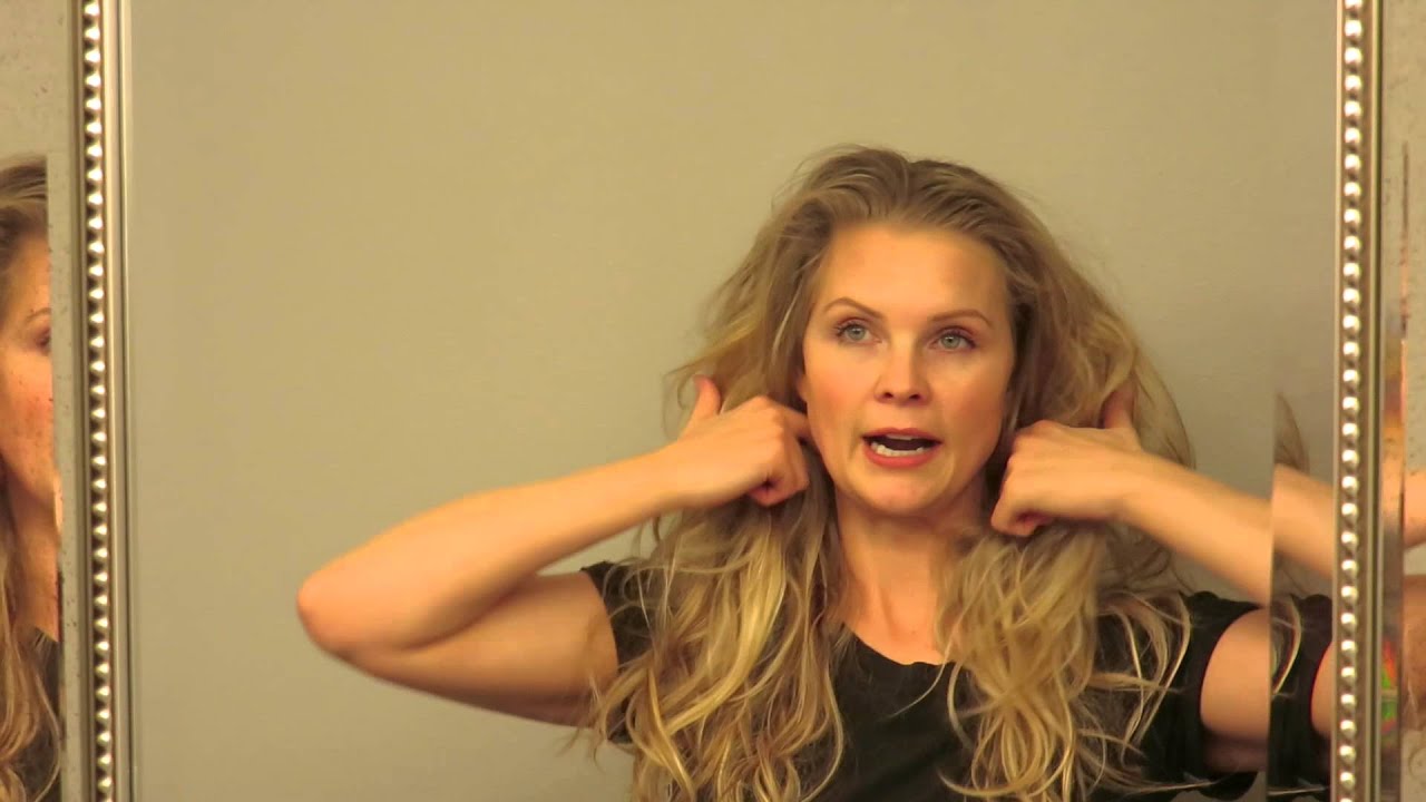 1 Minute Messy Bun!!