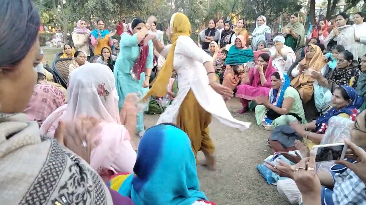 हरियाणवी संस्कृति # फागण मशती # बहुत प्यारा गीत के साथ बहुत प्यारा डांस किया बहनों ने # जरूर देखें 