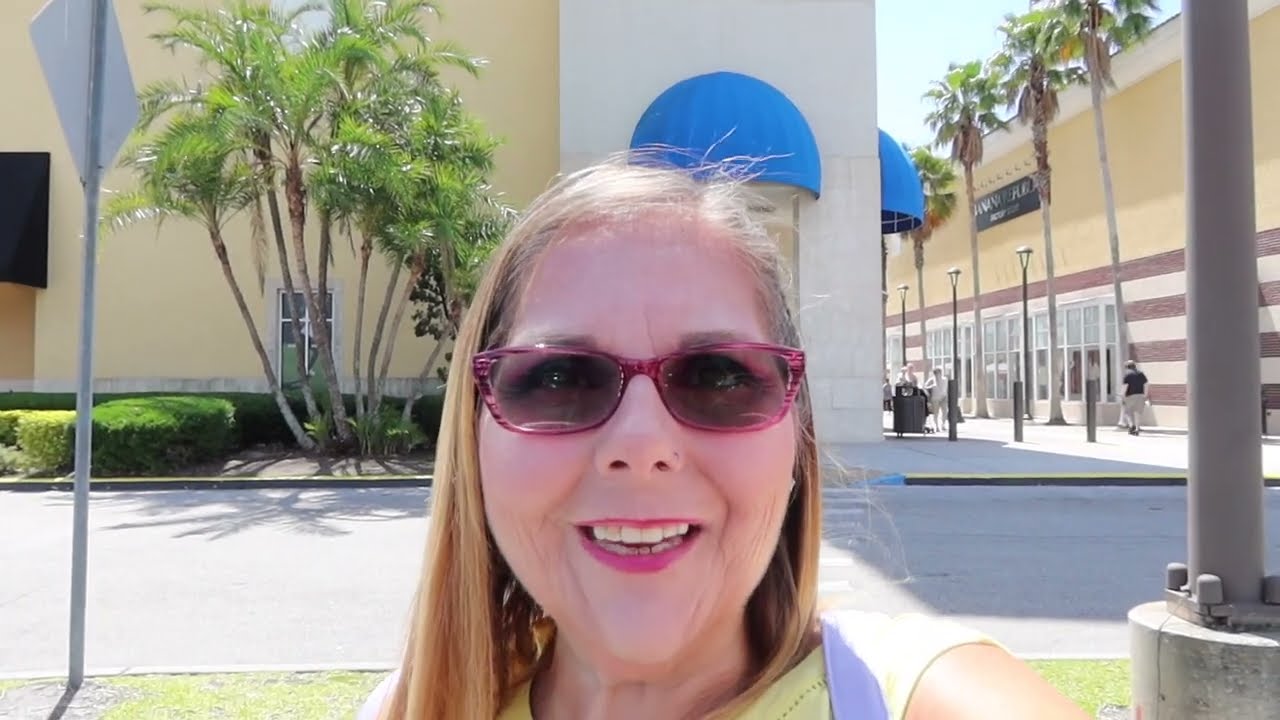 DISNEY CHARACTER WAREHOUSE OUTLET SHOPPING | Vineland Ave