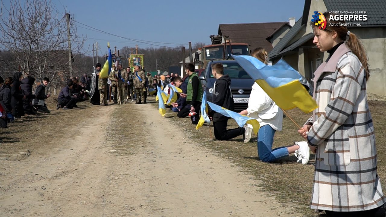 Ucraina/Militarii morţi în război, înmormântaţi cu onoruri militare