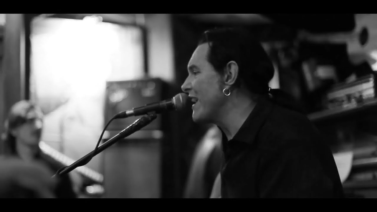 Rudi Protrudi  Unfuzzed  @- Blues Garage   01 Big Legs, Tight Skirt - The Fuzztones