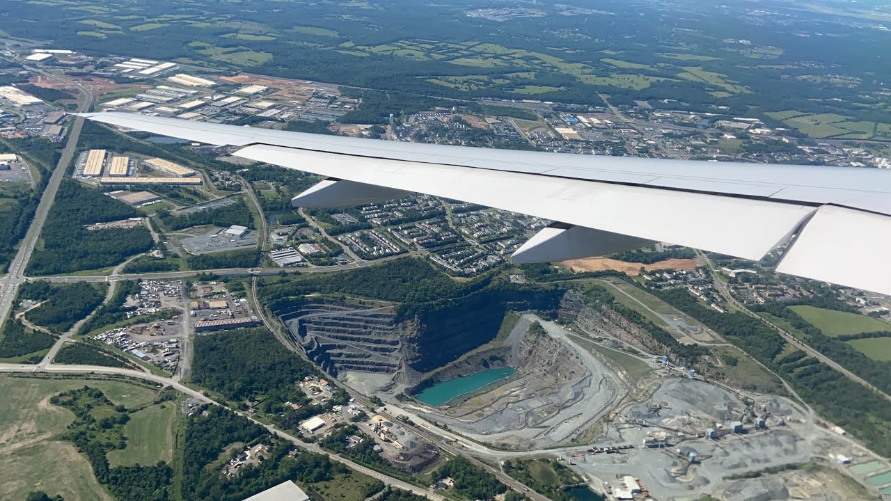 United Airlines Boeing 777-200ER Landing at Washington Dulles International Airport (IAD)