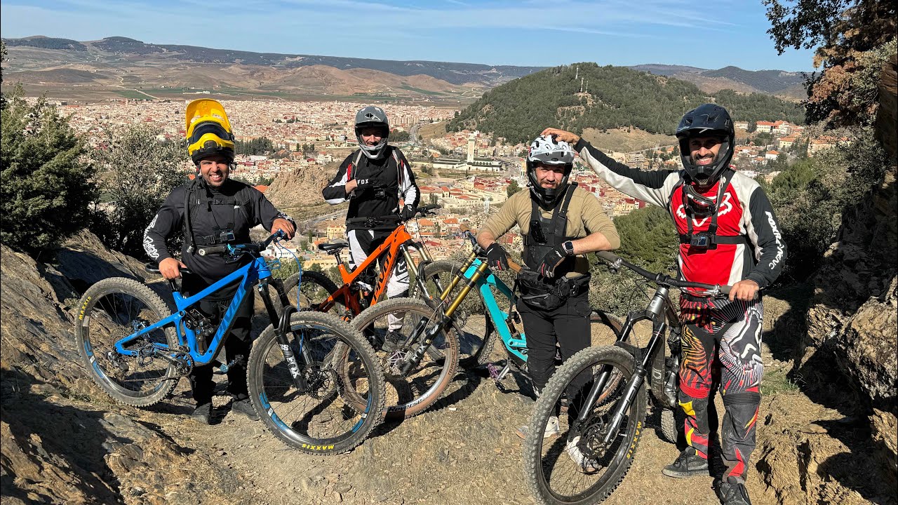 الدراجة الجبلية النزول من جبل خرزوزة أزرو ican&rsquo;t get enough of these amazing trails📍kharzouza azrou