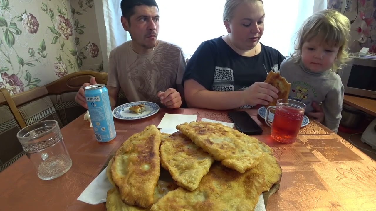 мукбанг домашние чебуреки