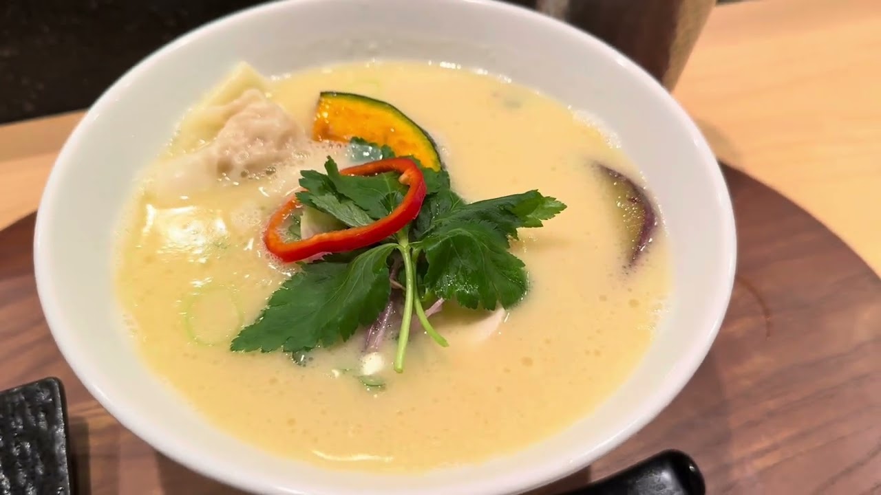 Ginza Kagari Honten 銀座 篝 本店  - The Chicken Soup is everything (Please turn on the subtitles!)