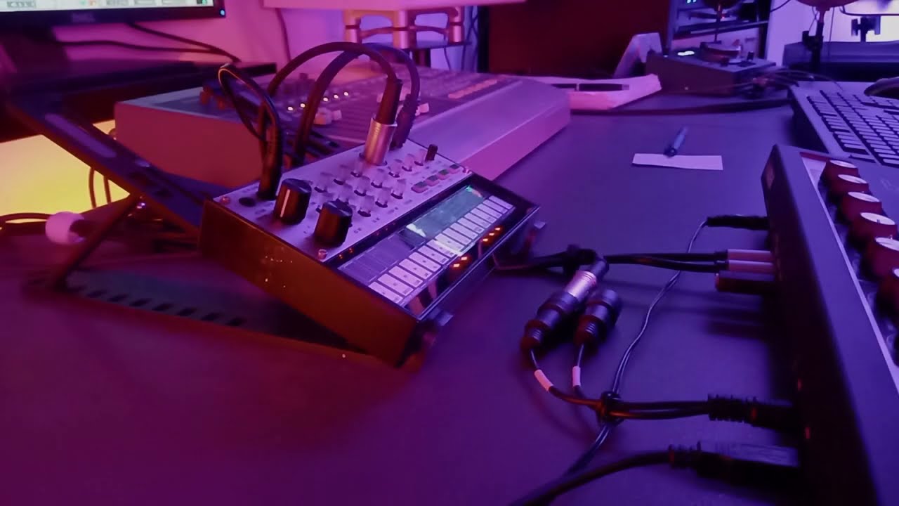 Volca Keys & Valhalla Shimmer, short improvisation (Chill/Ambient)