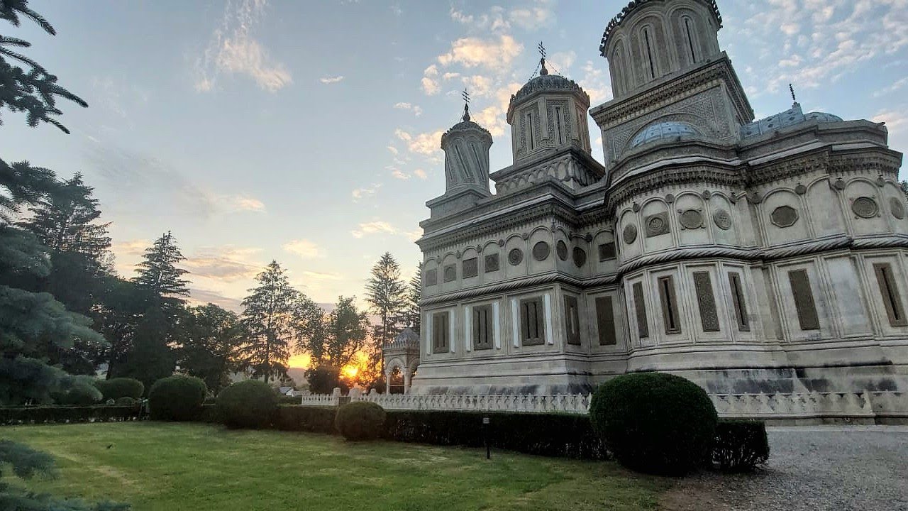 CURTEA DE ARGEȘ-Obiective turistice de o zi !!!