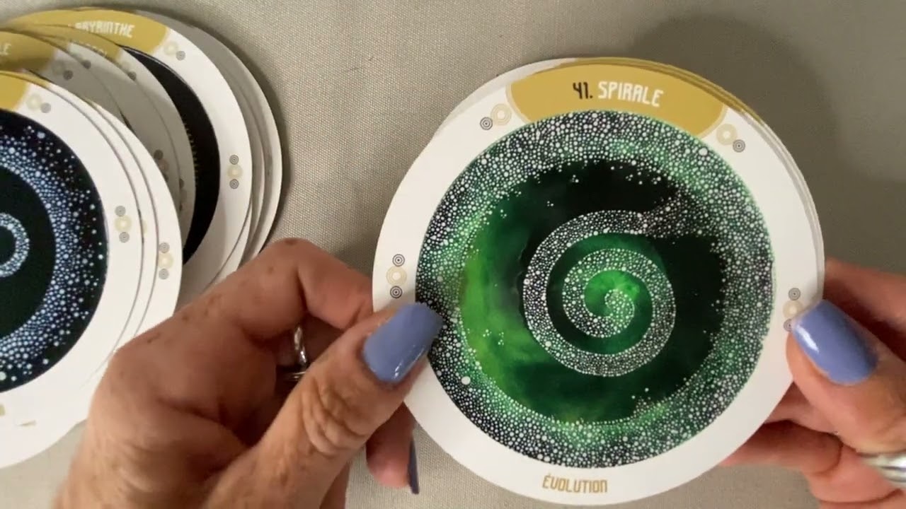 Unboxing de l’oracle les symboles magiques de Mona bessaa et karen chevalier