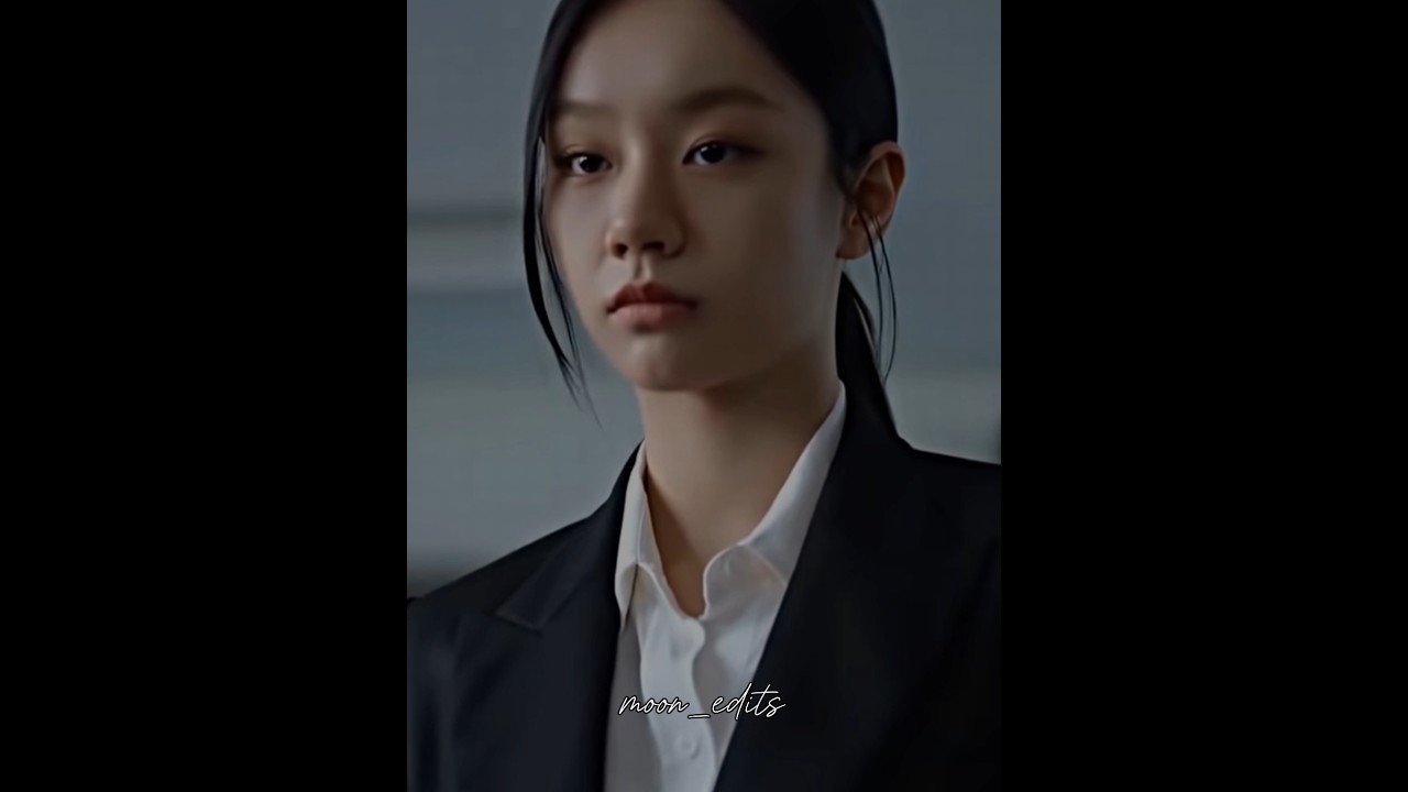 Kissing women[Subin] is more comfortable- Lee Hyeri 😏#hyeri #friendlyrivalry #kdramaedit #wlw
