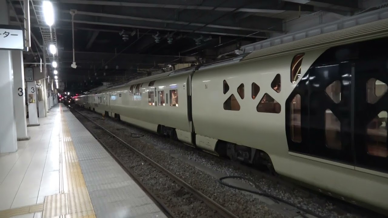 2024年、長野回り(山梨コース)の運行がスタートし、ミュージックホーンを鳴らして、乗務員のお手振りで長野駅を発車した、E001系「四季島」。