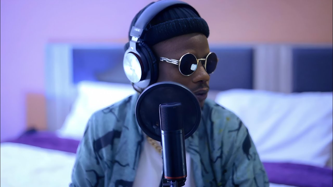 Huby Blakes bedroom live session 