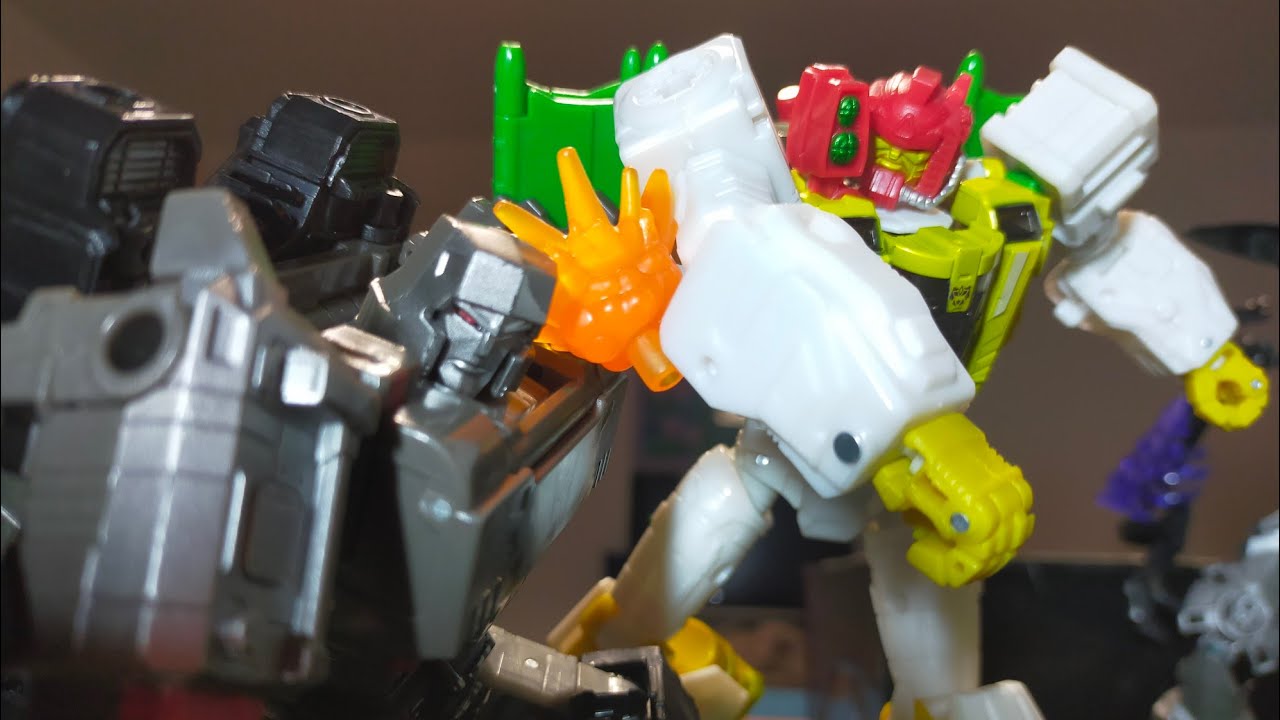 Jhiaxus vs Megatron Transformers stop motion test.