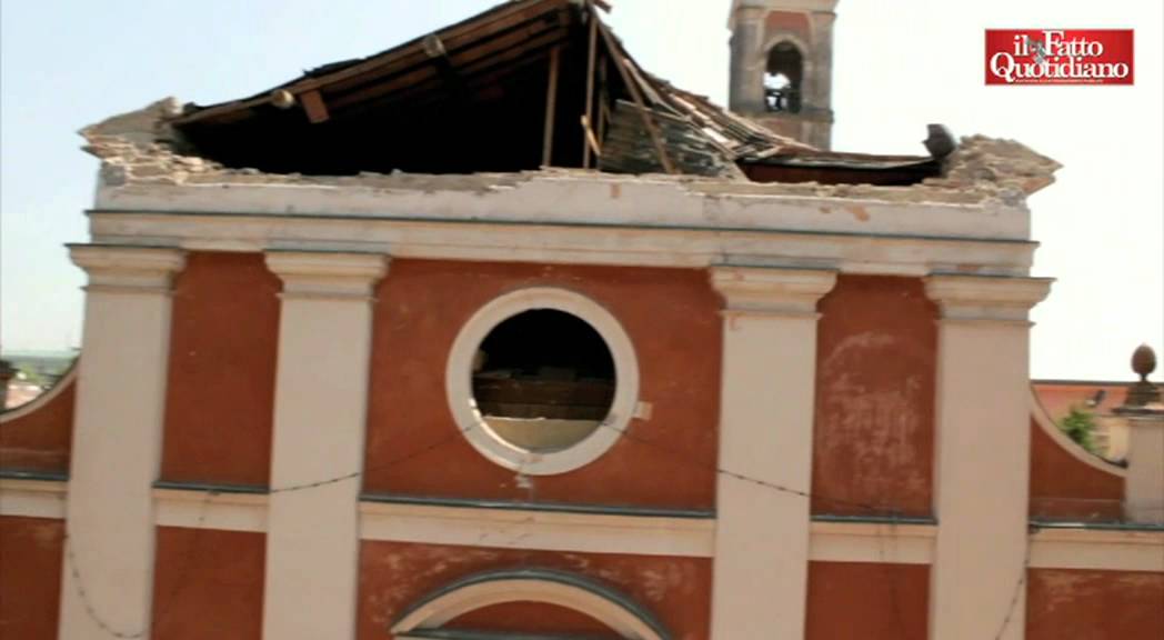 Terremoto in Emilia, le macerie viste dall'elicottero