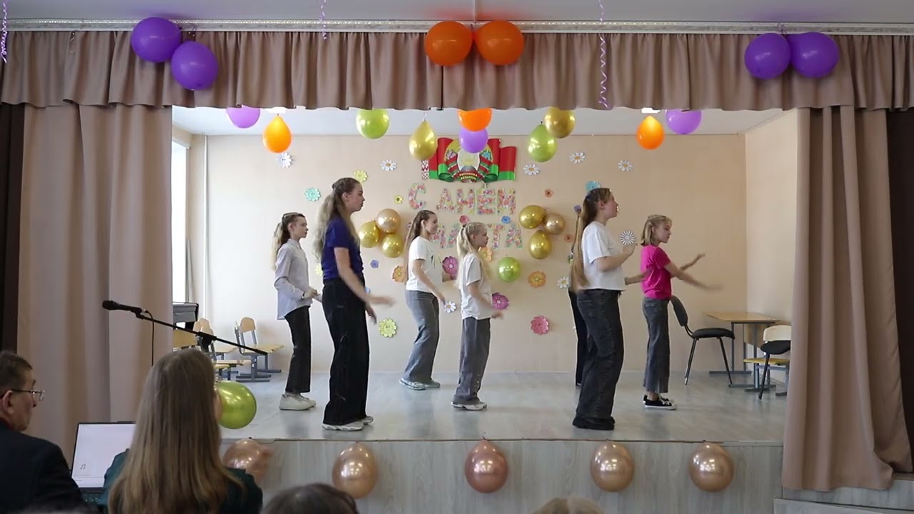 №18 Смольянская школа ( Международный женский день )