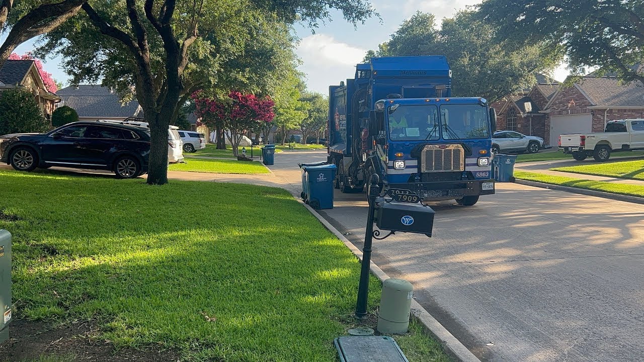 Republic Services: Peterbilt 520 ZR Collecting Trash