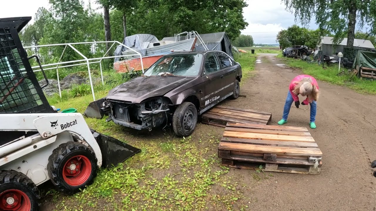 Honda Civic lavojen päälle