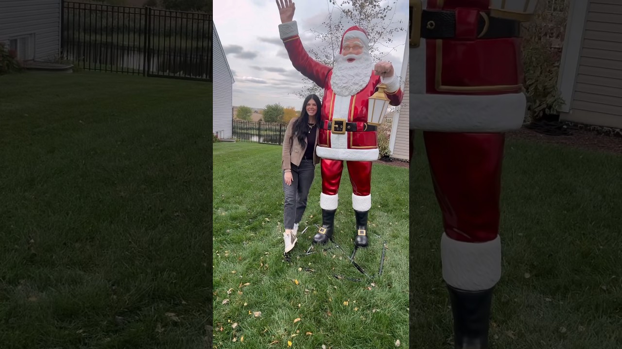 Giant 8ft Santa! Holiday must have #christmas