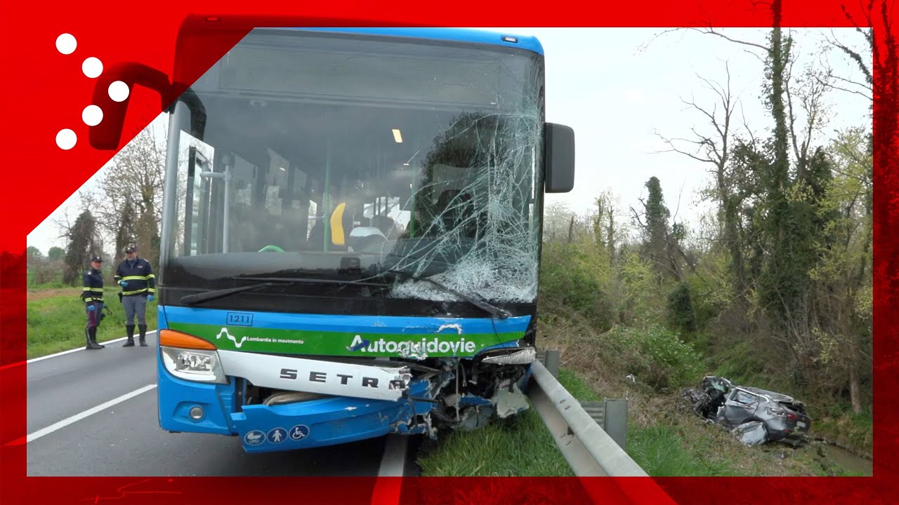 Violento scontro frontale a Romanengo (Cremona): auto finisce in un fosso, morto il conducente