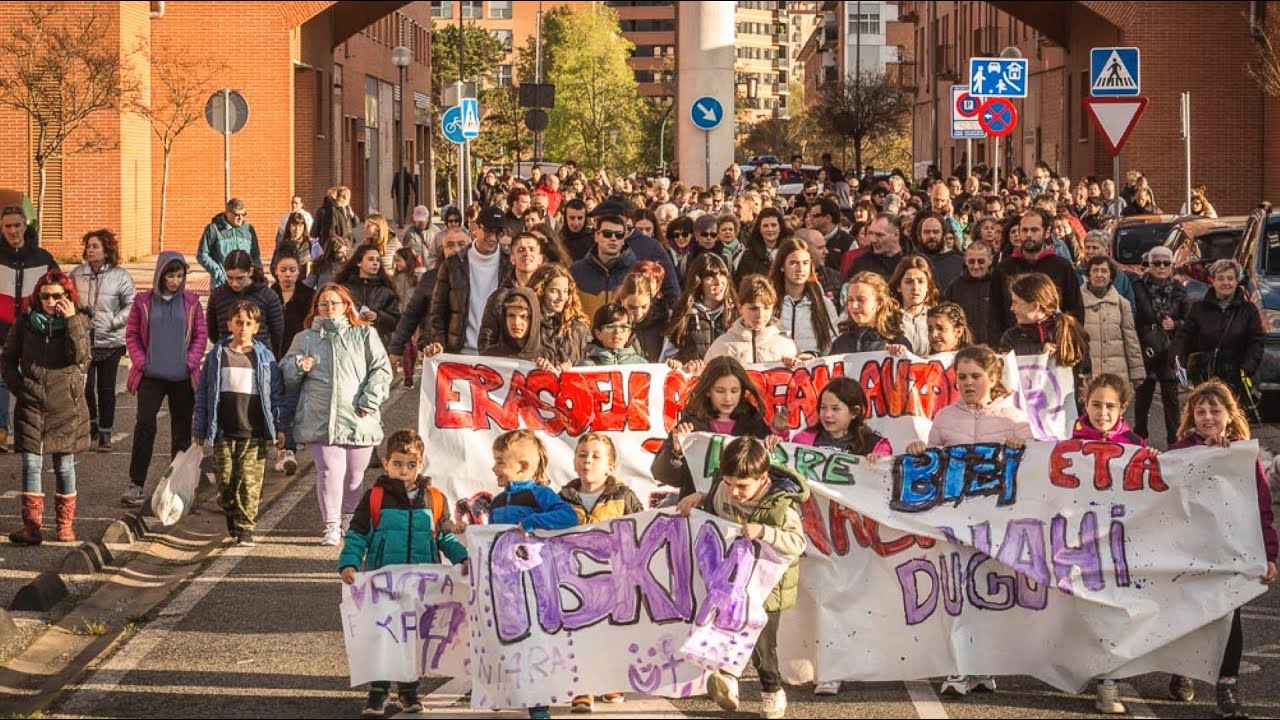 Sanduzelai eta Buztintxuri auzoek eraso sexistak onartzen ez dituztela adierazteko manifestazioa