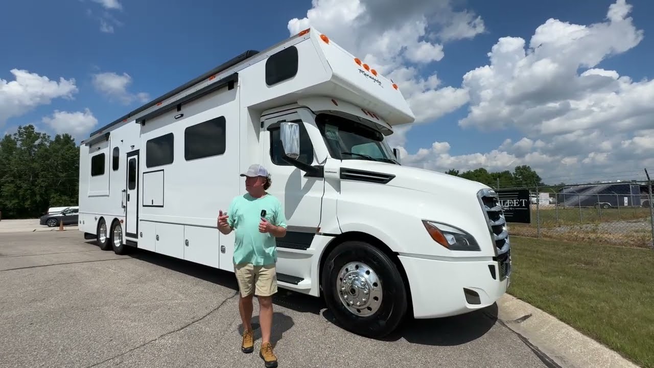 SOLD 2026 Renegade Classic 43CMD 600hp DetroitDiesel Freightliner Cascadia Performance Motorcoaches 