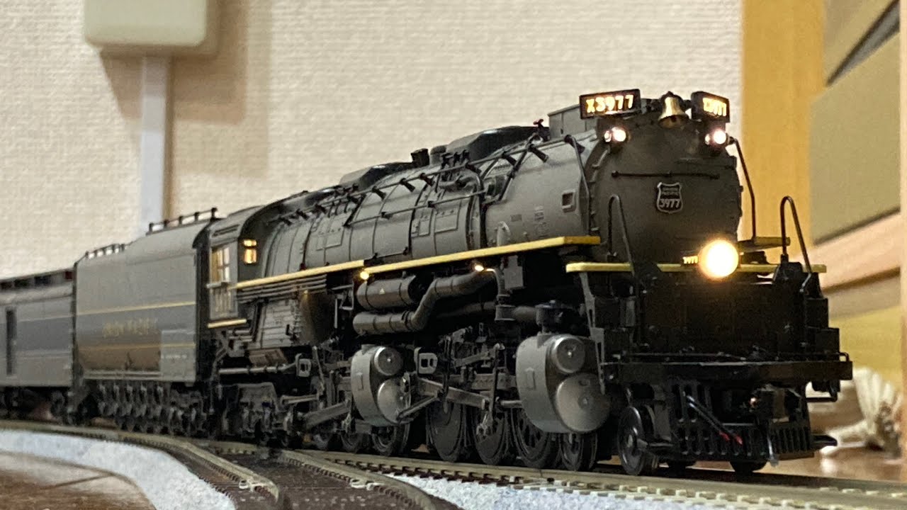 UP3977&gray passengercars