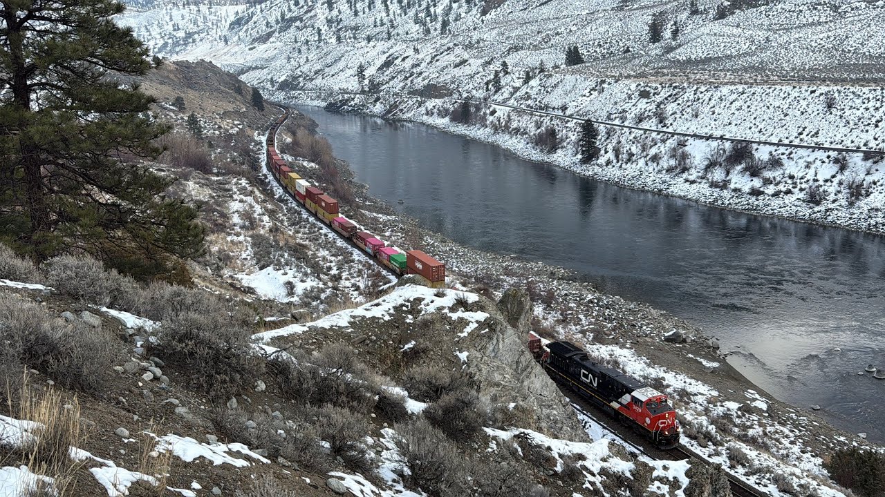 Lots Of Empties! CN Intermodal Train West Near Spences Bridge BC Canada 10JAN26 AC44C6M 3429 Leading