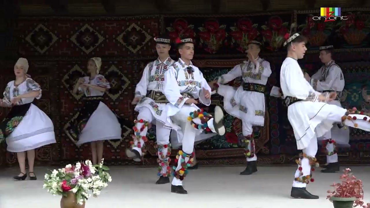 ANSAMBLUL TOACA VĂII GURGHIULUI  -  Suită de joc de pe Valea Gurghiului