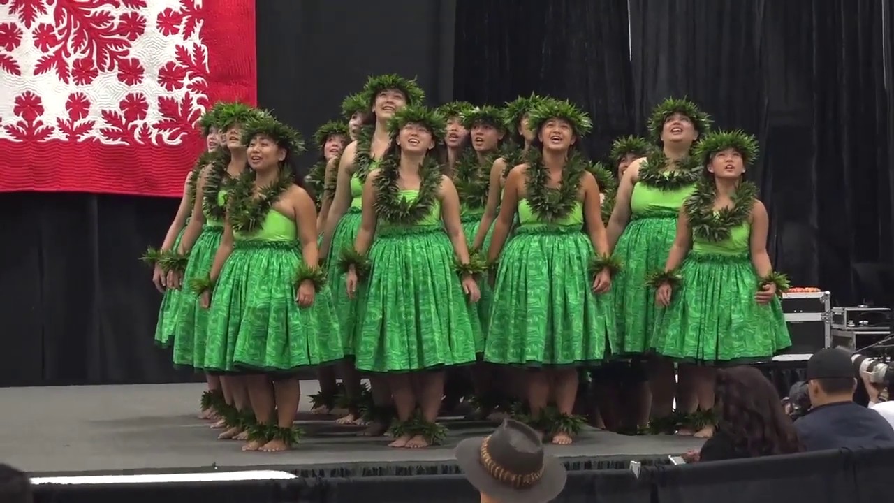 Wāhine Group Kahiko - Ka Poli Lauaʻe Kaʻu Aloha