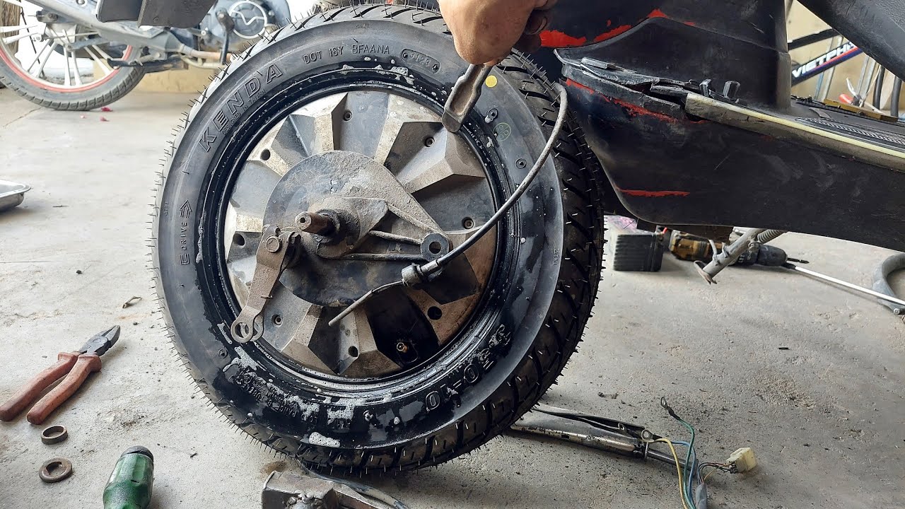 Cách thay lốp xe điện không săm thủ công tại nhà đơn giản và nhanh nhất
