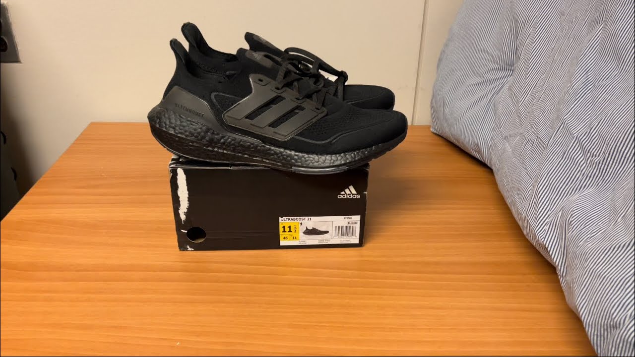 Unboxing Adidas Ultraboost 21 &lsquo;Triple Black&rsquo;