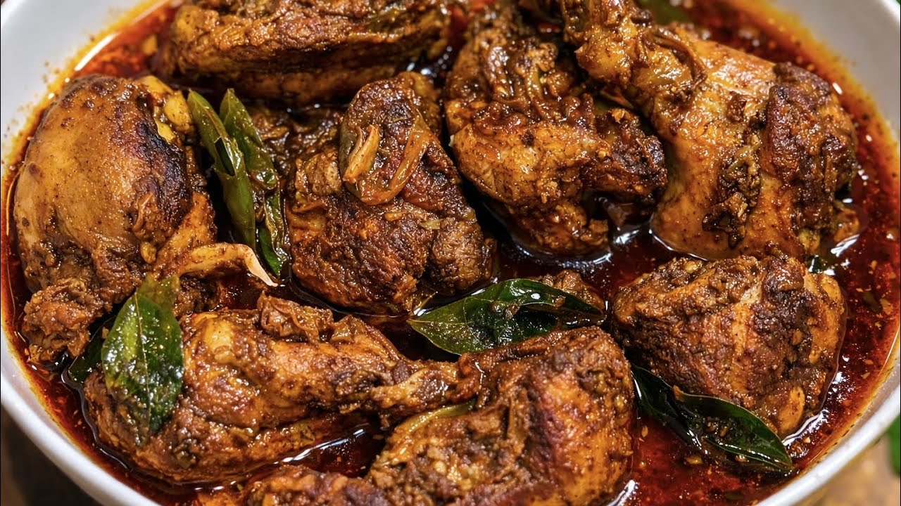 මෙහෙම චිකන් කරිය හදල තියෙනවද? රසට සුවඳට තෙල් පෑදෙන්න හදන චිකන් කරිය  | Sri Lankan Chicken Curry 🍛