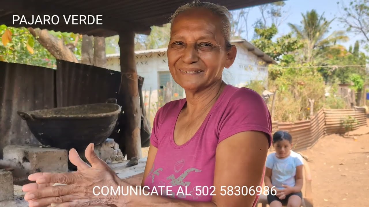 Ailyn crecio sin su madre y ahora la abuelita lucha con la enfermedad de su nieta. Hace tortillas