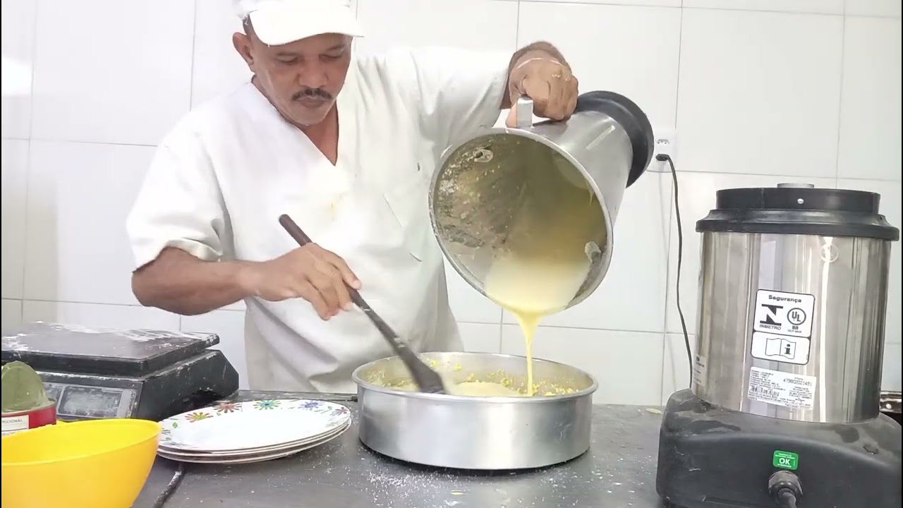 BOLO DE FUBÁ COM FLOCÃO 