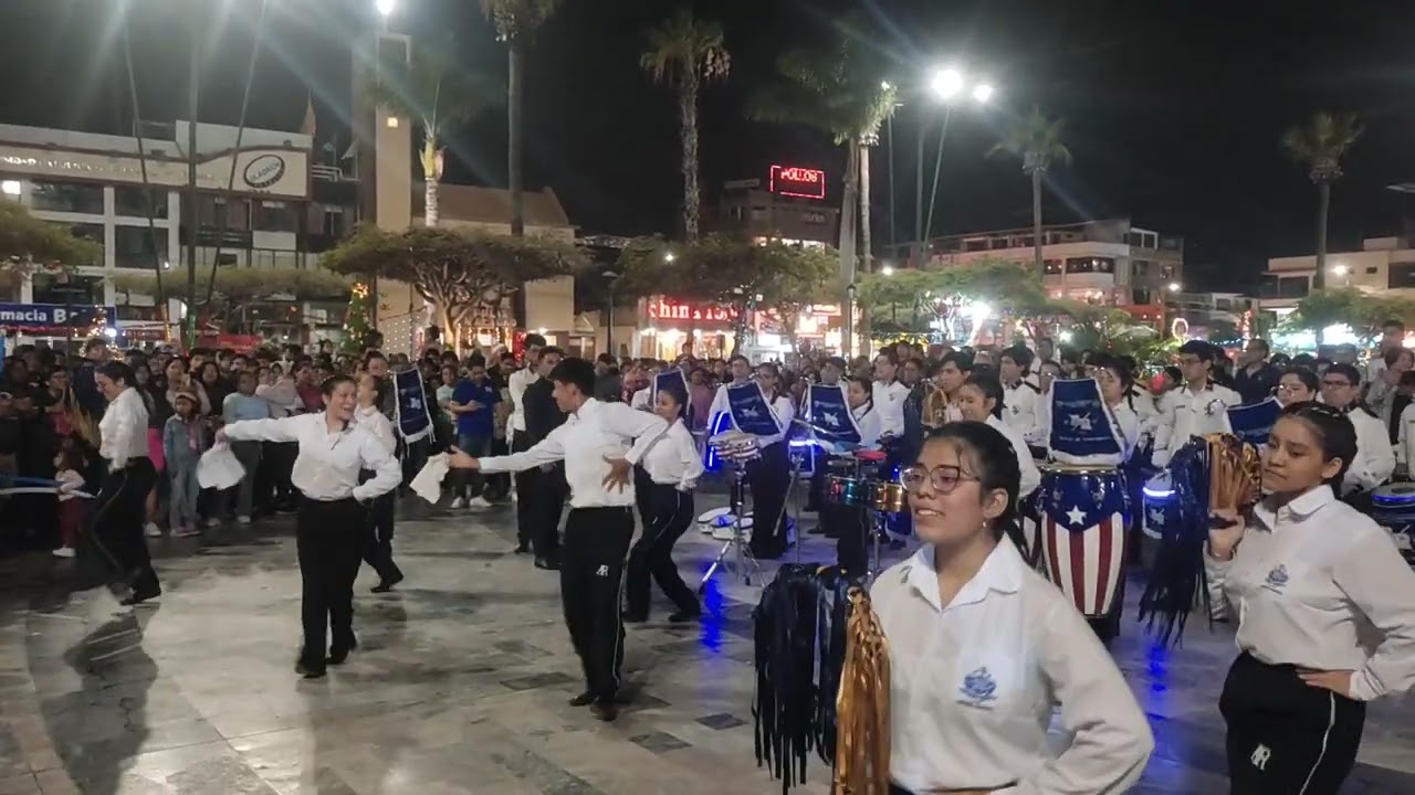 Presentación de la banda de ex alumnos Antonio Raimondi Plaza de Armas Chimbote